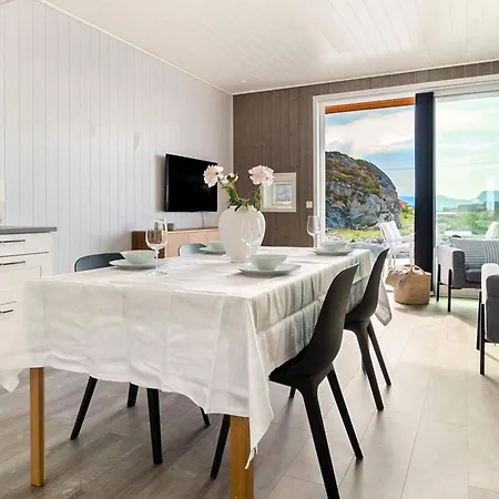 8 Person In Sandoy * Finnøy