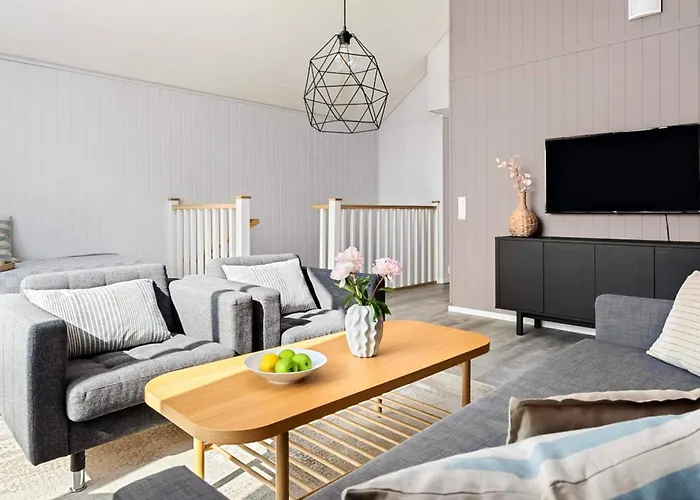 8 Person In Sandoy * Finnøy