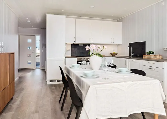 8 Person In Sandoy *