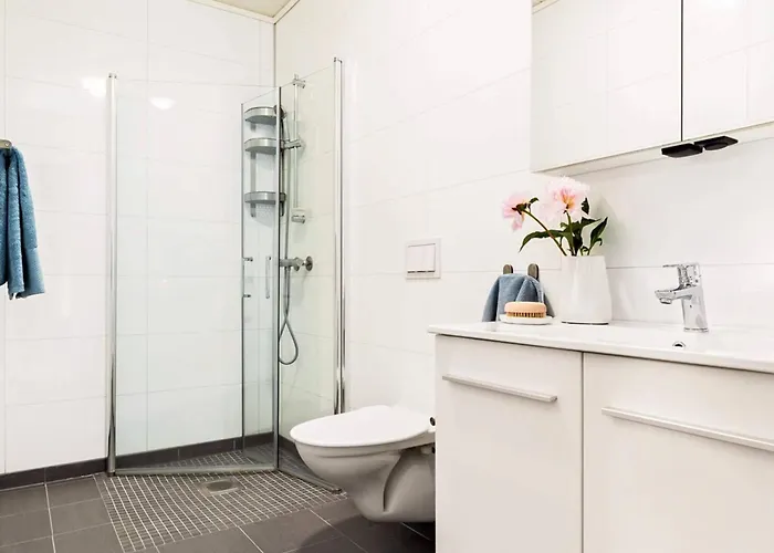 8 Person In Sandoy * Finnoy