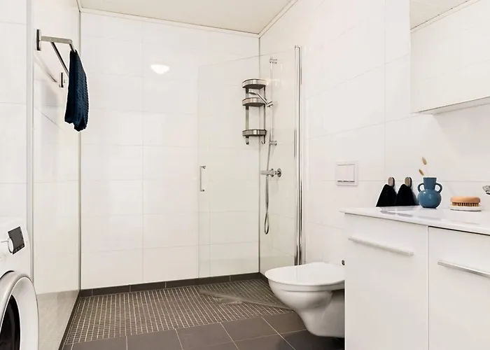 8 Person In Sandoy * Finnoy