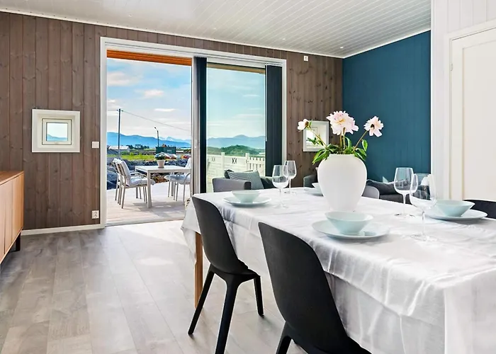 8 Person In Sandoy Finnoy