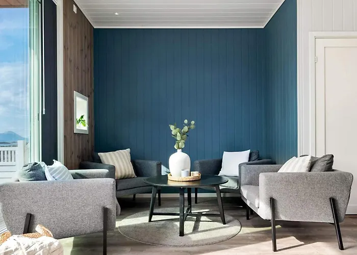 8 Person In Sandoy Finnoy