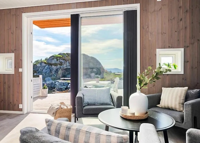 8 Person In Sandoy *