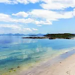 8 Person In Sandoy * Finnøy